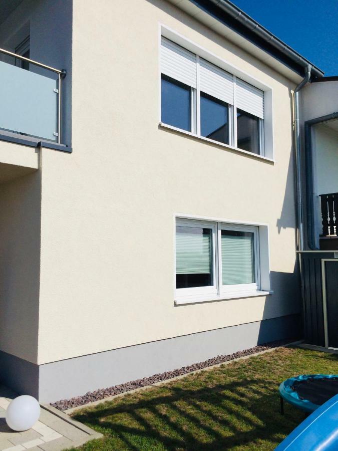 Neu! Top Apartment! 7Km Saarbruecken! Terrasse, Garten! Sulzbach  Bagian luar foto